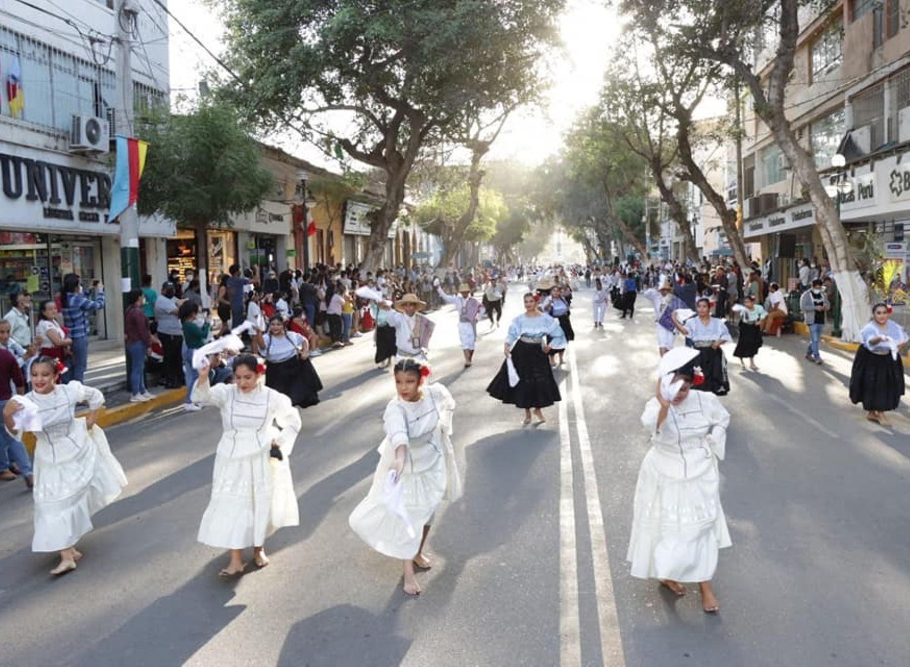 Con un "tonderazo" la ciudad de Piura comienza a celebrar la semana central de su 490° aniversario de fundación española. ANDINA/Difusión