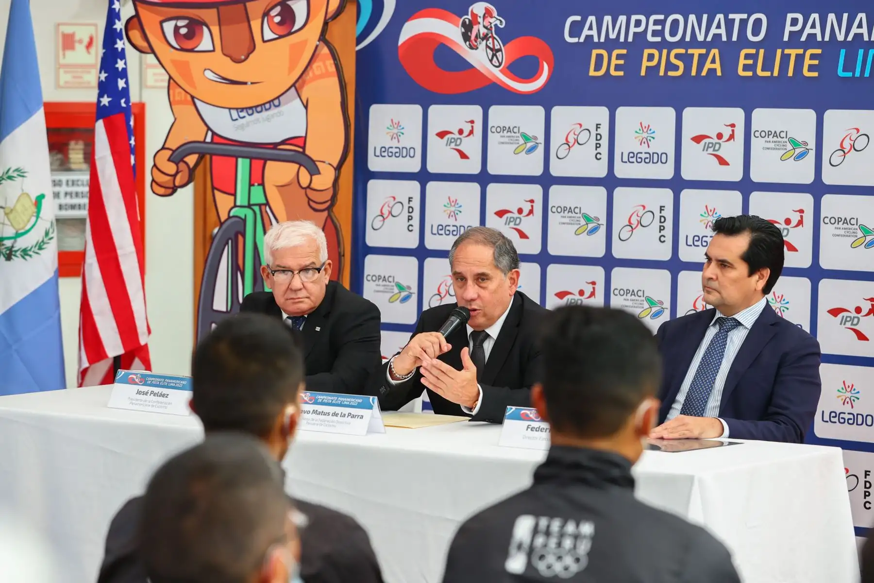Legado se sigue afianzando como la casa del deporte mundial y, esta vez, acogerá un nuevo Campeonato Panamericano, a realizarse del 10 al 14 de agosto, así fue anunciado en conferencia de prensa por el presidente de la Federación Peruana de Ciclismo, Gustavo Matus de la Parra, el presidente de la Confederación Panamericana de Ciclismo, José Manuel Peláez; y el director ejecutivo de Legado, Federico Tong.
Foto: ANDINA/Andrés Valle