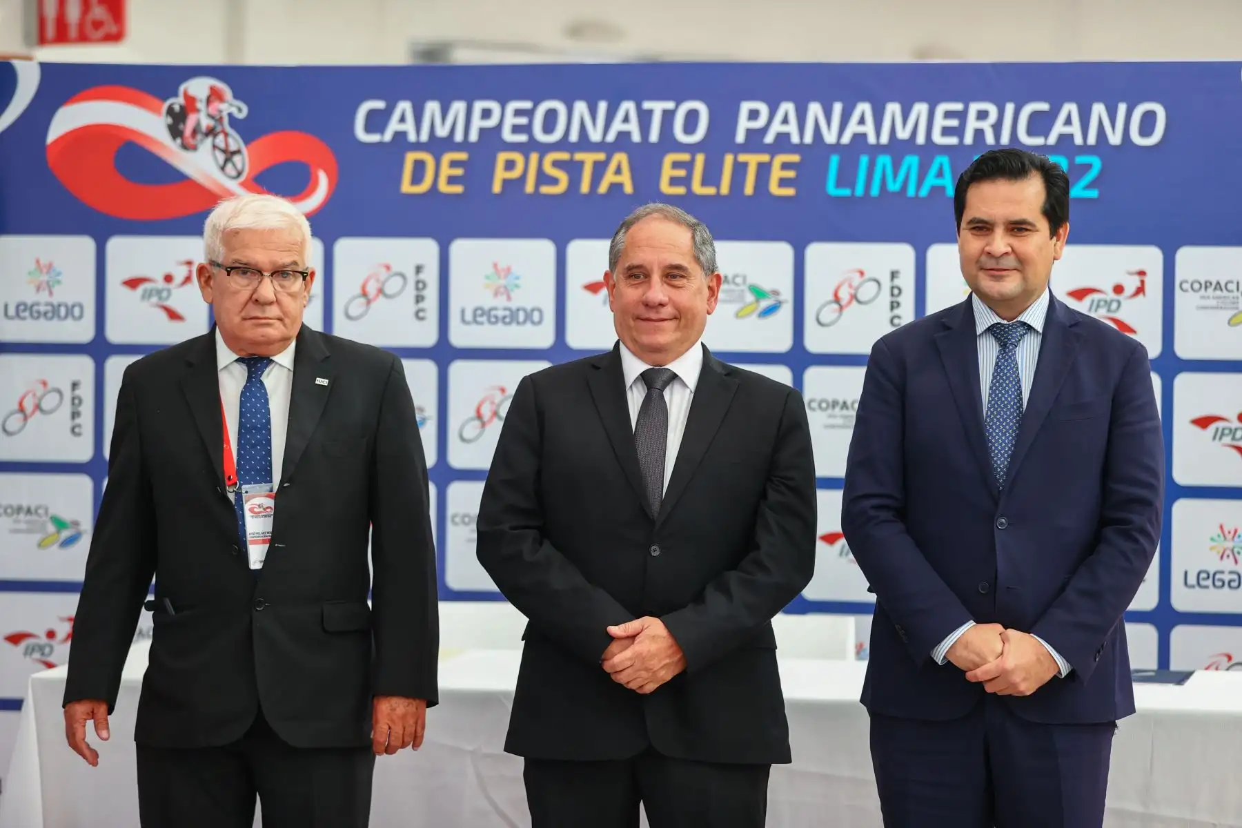 Legado se sigue afianzando como la casa del deporte mundial y, esta vez, acogerá un nuevo Campeonato Panamericano, a realizarse del 10 al 14 de agosto, así fue anunciado en conferencia de prensa por el presidente de la Federación Peruana de Ciclismo, Gustavo Matus de la Parra, el presidente de la Confederación Panamericana de Ciclismo, José Manuel Peláez; y el director ejecutivo de Legado, Federico Tong.
Foto: ANDINA/Andrés Valle