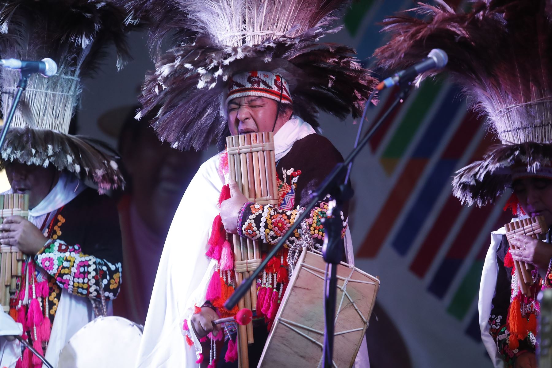 En el marco del Día Internacional de los Pueblos Indígenas, el Ministerio de Cultura organiza el Encuentro de voces: concierto en lenguas indígenas, realizado de manera gratuita, en la explanada de la sede central del ministerio en el distrito de San Borja. 
Foto: ANDINA / Renato Pajuelo