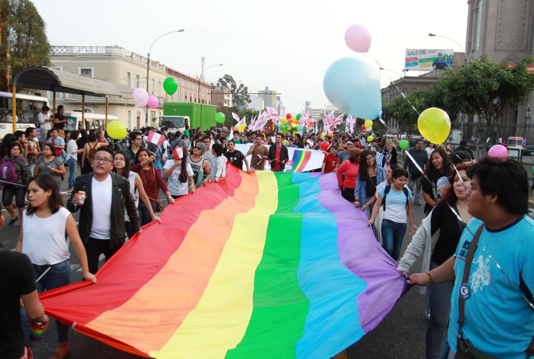Según una encuesta del INEI, el 71 % señaló que perciben a la comunidad LGBTIQ+ como el grupo más discriminado en el Perú.