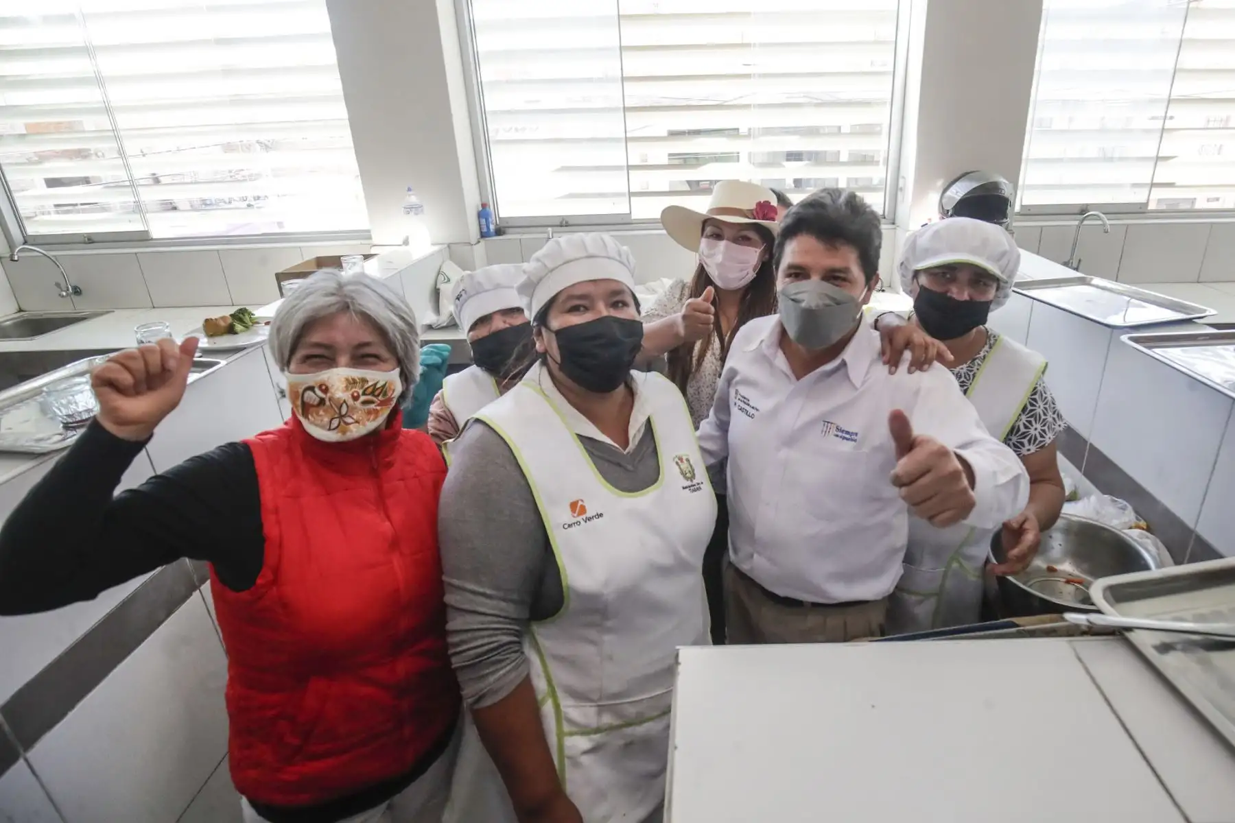 Presidente Pedro Castillo sostiene encuentro con comerciantes del Mercado Municipal San Martín de Porres, región Arequipa
Foto: ANDINA/Prensa Presidencia