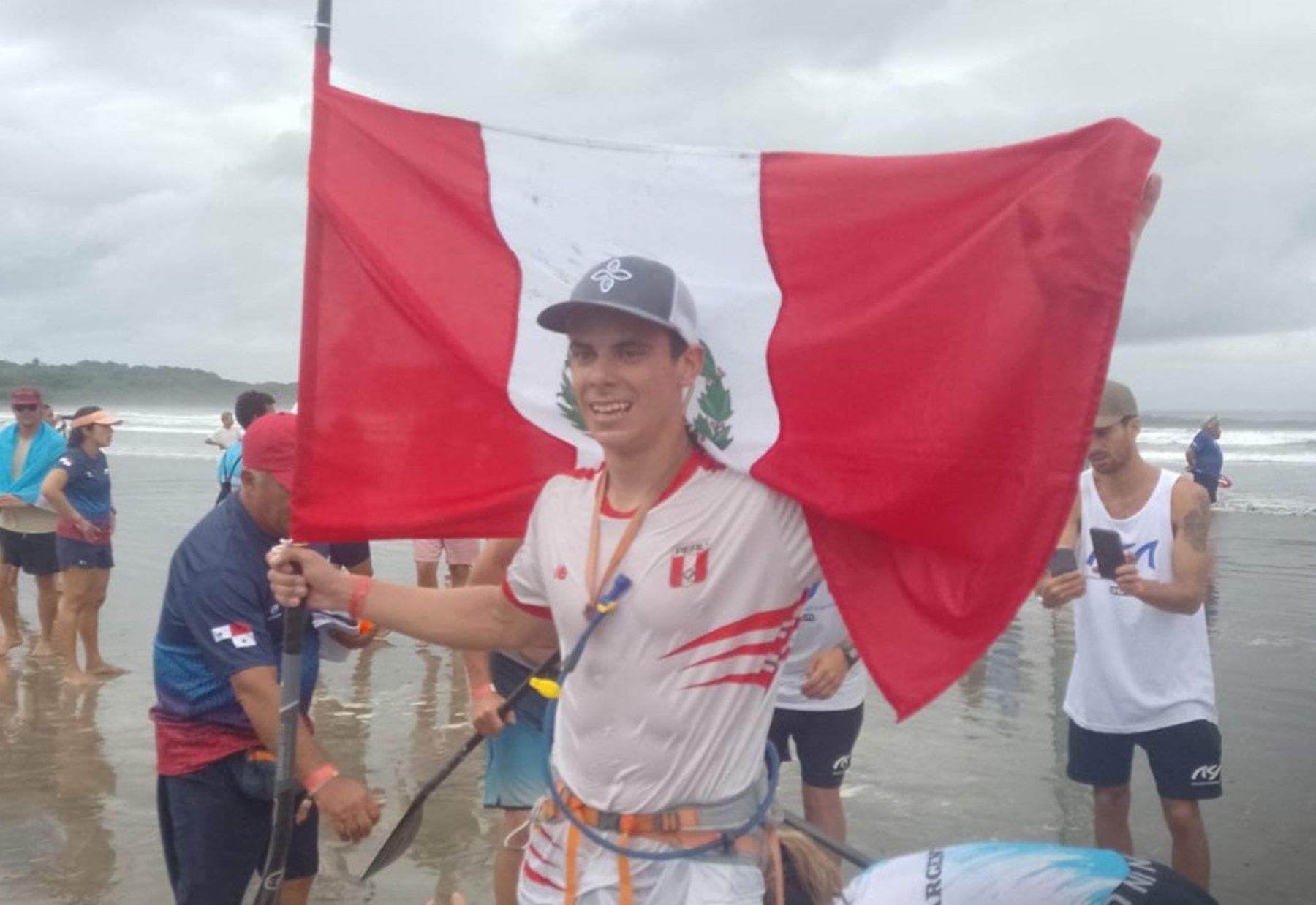 Itzel Delgado le brindó la primera dorada al Perú en los Panamericanos de Surf en Panamá (PASA GAME 2022), al ubicarse en el primer lugar en la categoría Sup Race.