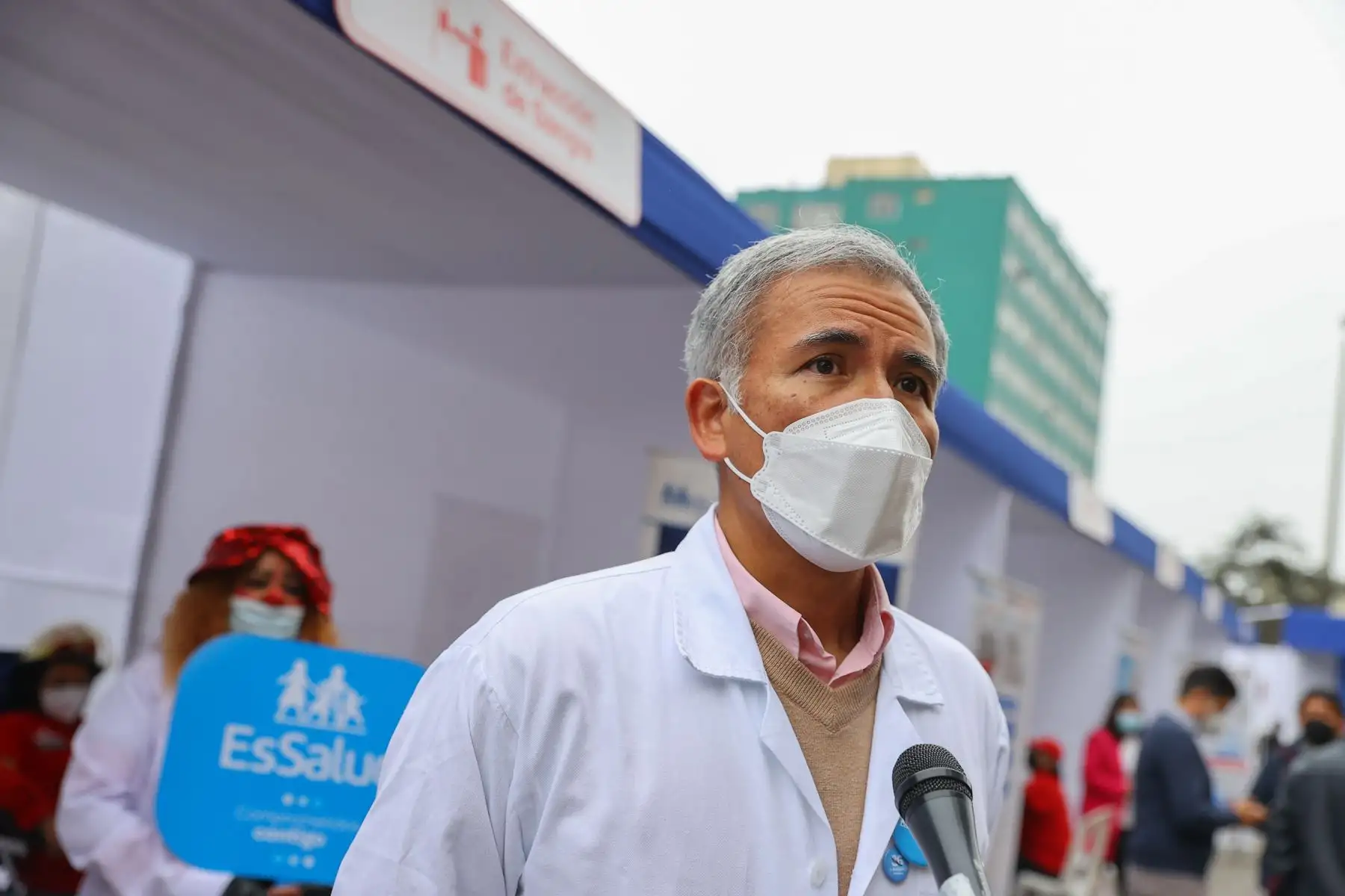 En el marco de su 86° aniversario de creación, el Seguro Social de Salud (EsSalud) realizó esta mañana la jornada nacional de donación voluntaria de sangre en Lima y regiones, con el fin de recolectar unidades de este tejido líquido que permiten atender emergencias y desarrollar trasplantes y otras operaciones complejas.
Foto: ANDINA/Andrés Valle