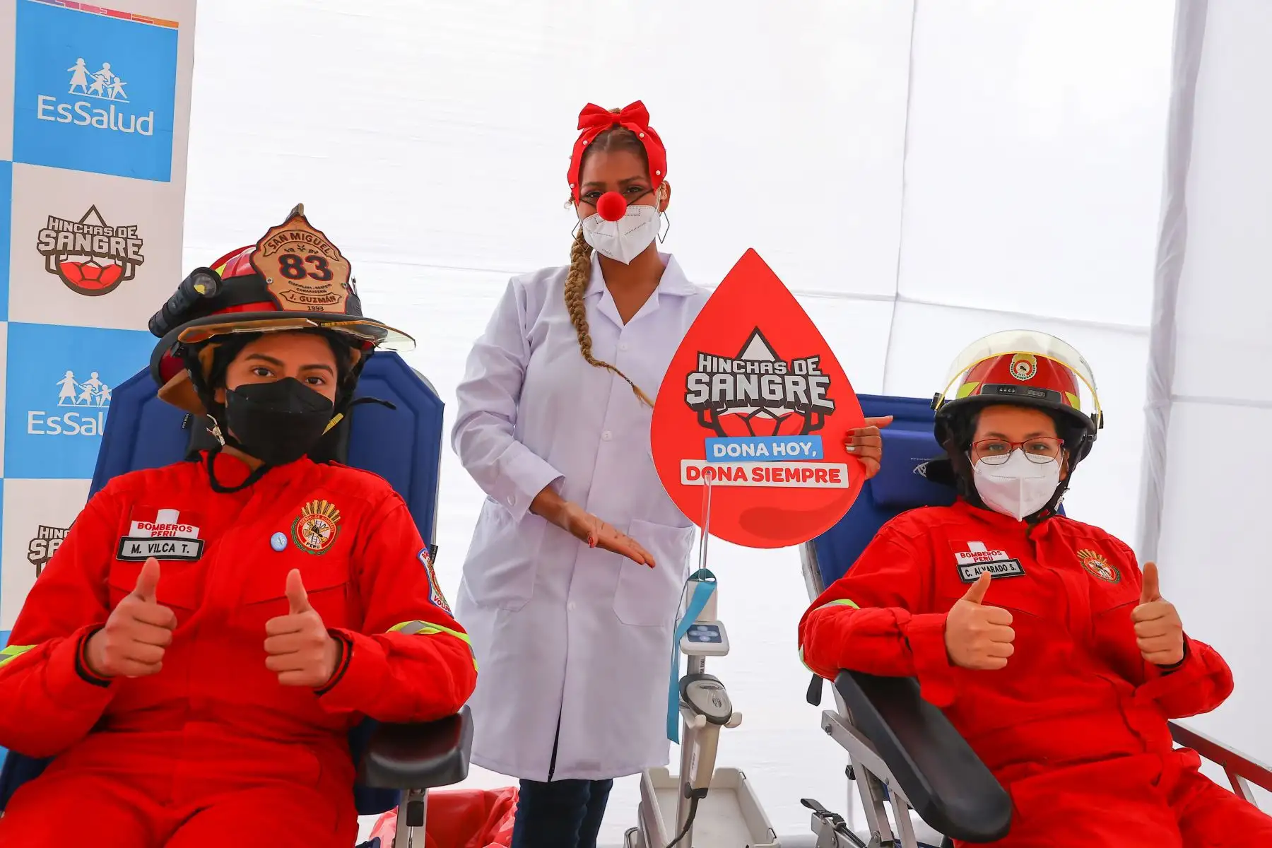 En el marco de su 86° aniversario de creación, el Seguro Social de Salud (EsSalud) realizó esta mañana la jornada nacional de donación voluntaria de sangre en Lima y regiones, con el fin de recolectar unidades de este tejido líquido que permiten atender emergencias y desarrollar trasplantes y otras operaciones complejas.
Foto: ANDINA/Andrés Valle