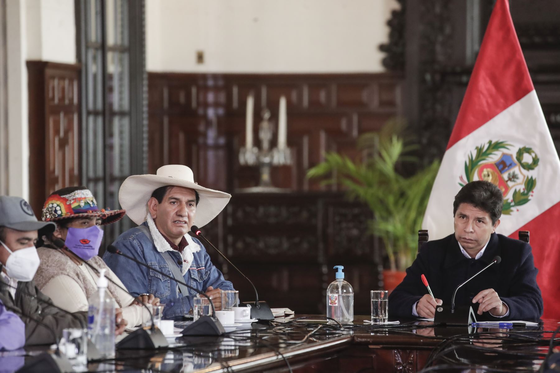 Presidente Pedro Castillo, se reúne con principales dirigentes de las rondas campesinas de diversas regiones del país. Foto: ANDINA/Prensa Presidencia