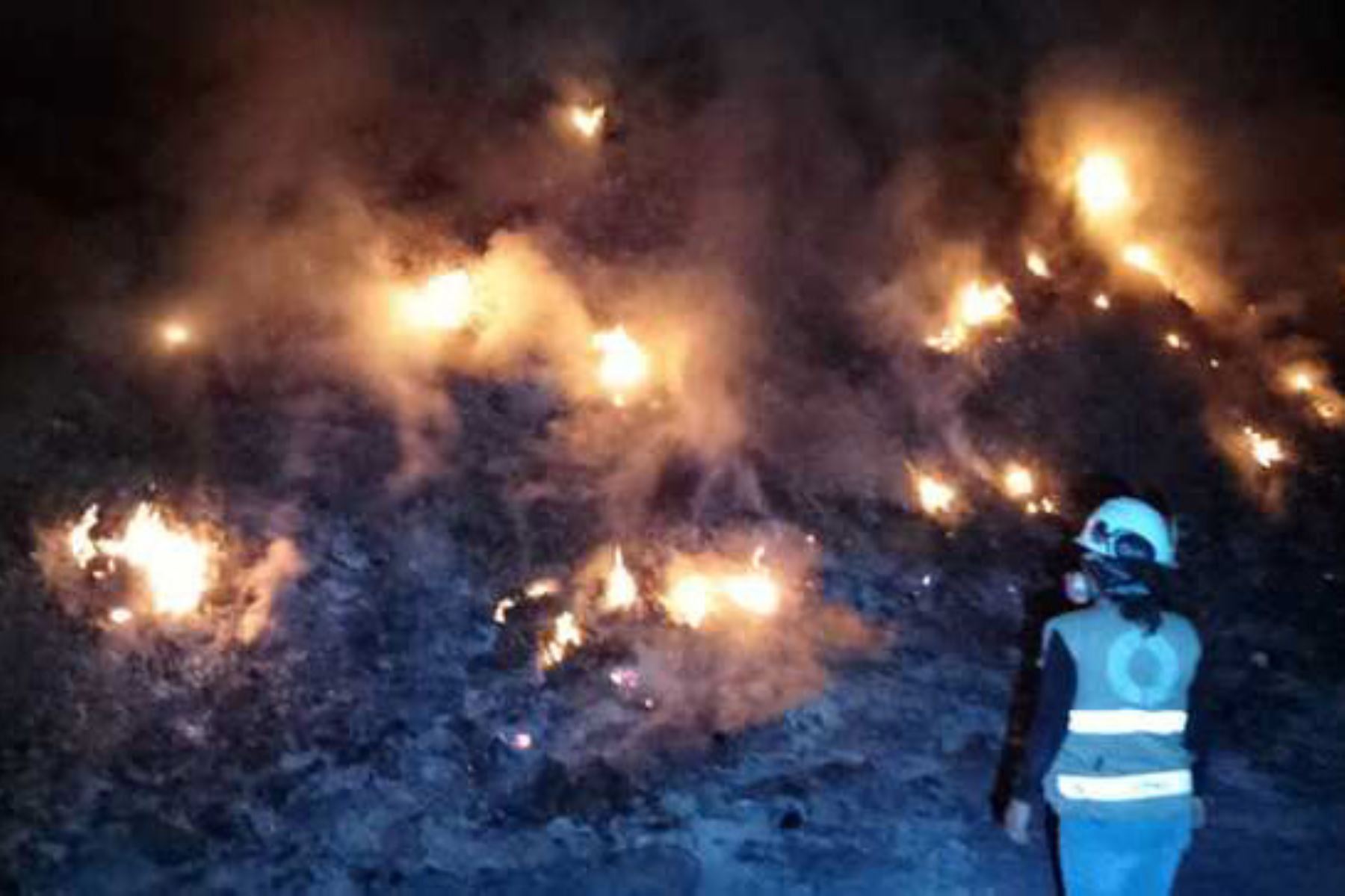 Incendio se desató en el botadero Quebrada Cementerio N.°1, en Moquegua. Foto: OEFA