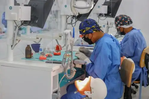 Estudiantes de la facultad de Odontología de la Universidad Mayor de San Marcos, inician clases presenciales en modernos laboratorios. Foto:.ANDINA/Andrés Valle
