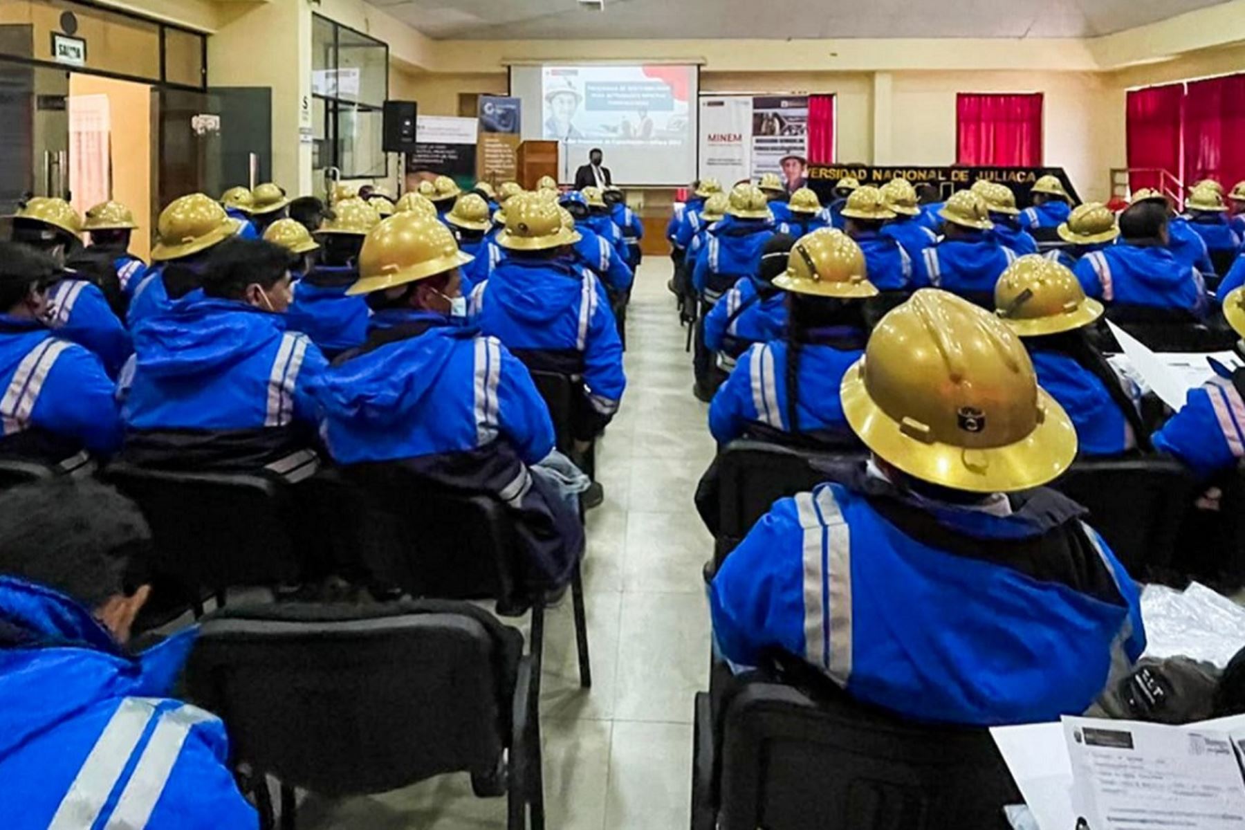 Mineros artesanales en capacitación en la región Puno. Foto: Cortesía.