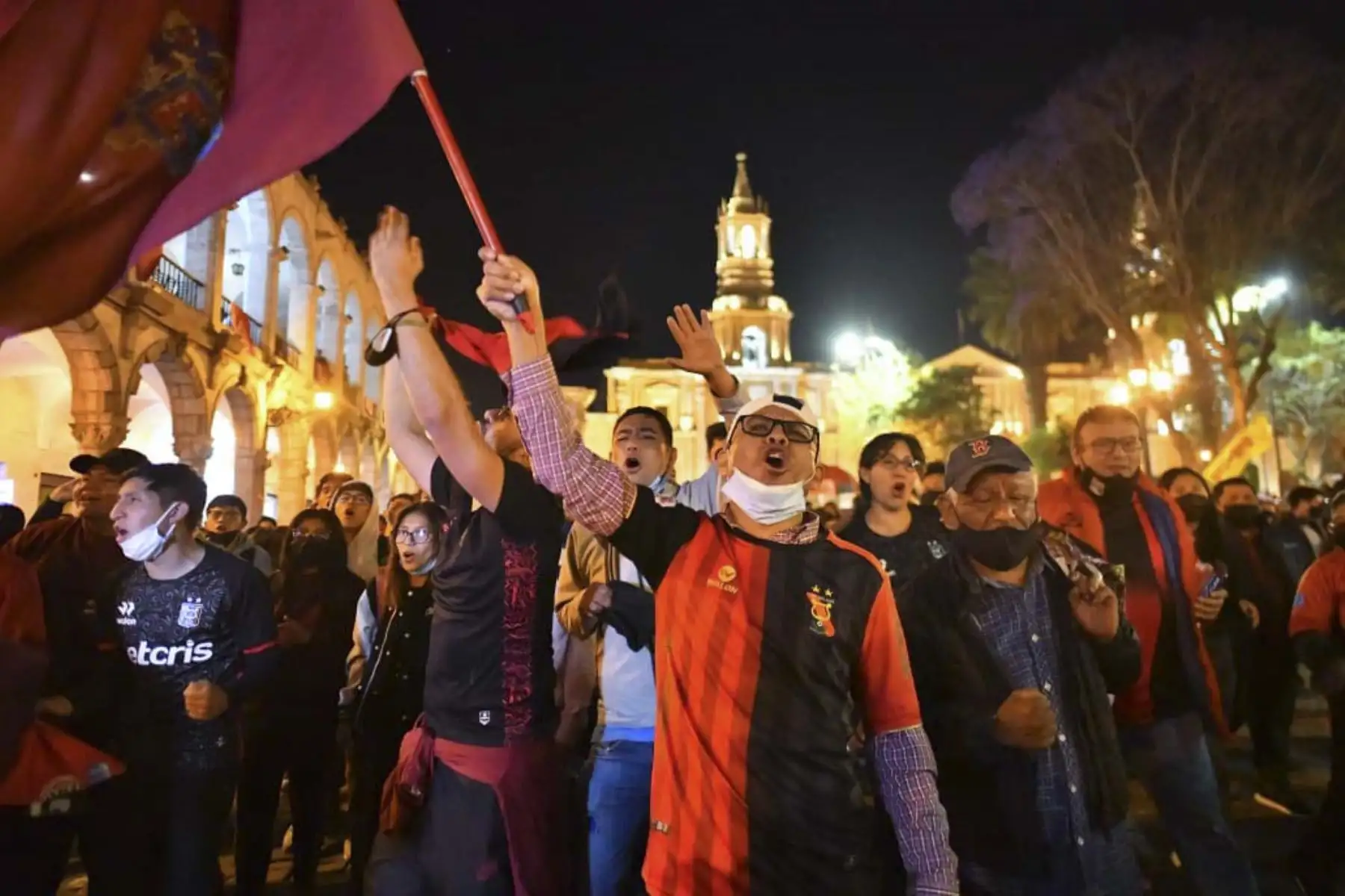 Luego de que Melgar venza al poderoso Internacional de Brasil y pase a semifinales en la Copa Sudamericana, la hinchada arequipeña salió a las calles a celebrar la hazaña épica. Foto: ANDINA/Cortesía Diego Ramos