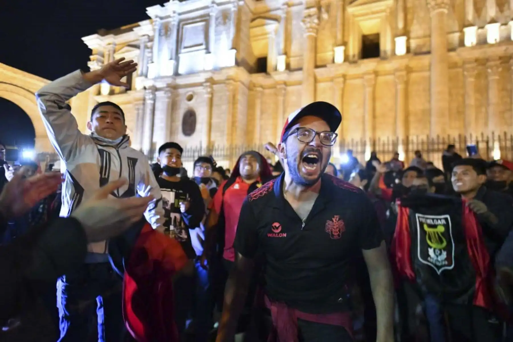 Luego de que Melgar venza al poderoso Internacional de Brasil y pase a semifinales en la Copa Sudamericana, la hinchada arequipeña salió a las calles a celebrar la hazaña épica. Foto: ANDINA/Cortesía Diego Ramos