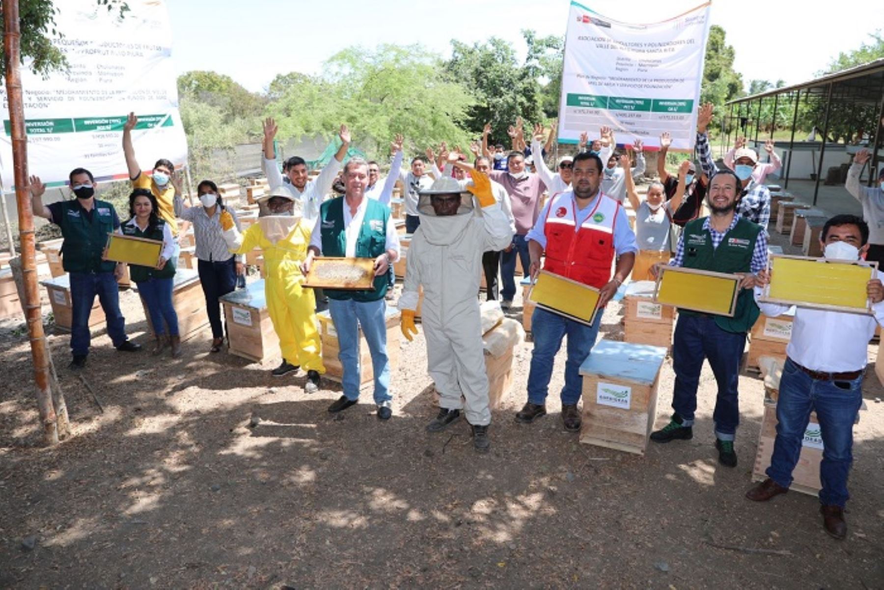 Piura: Midagri entregó herramientas y equipos a dos organizaciones agrarias
