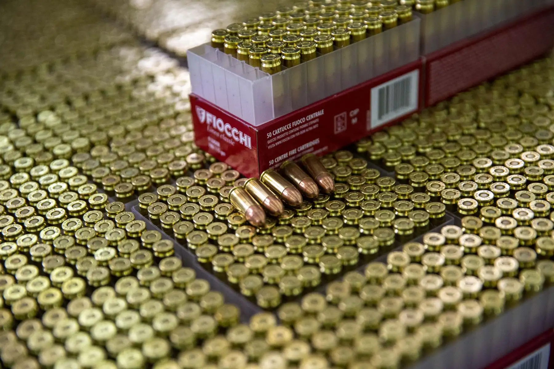En esta oportunidad se asignaron 170 armas de fuego, cien mil municiones de calibre 9x19mm, y 7 materiales relacionados tipo KIT de conversión a favor de la PNP, estás armas serán empleadas en el ejercicio de la función policial, combatiendo la delincuencia, el terrorismo y el crimen organizado. Foto: ANDINA/ Carla Patiño