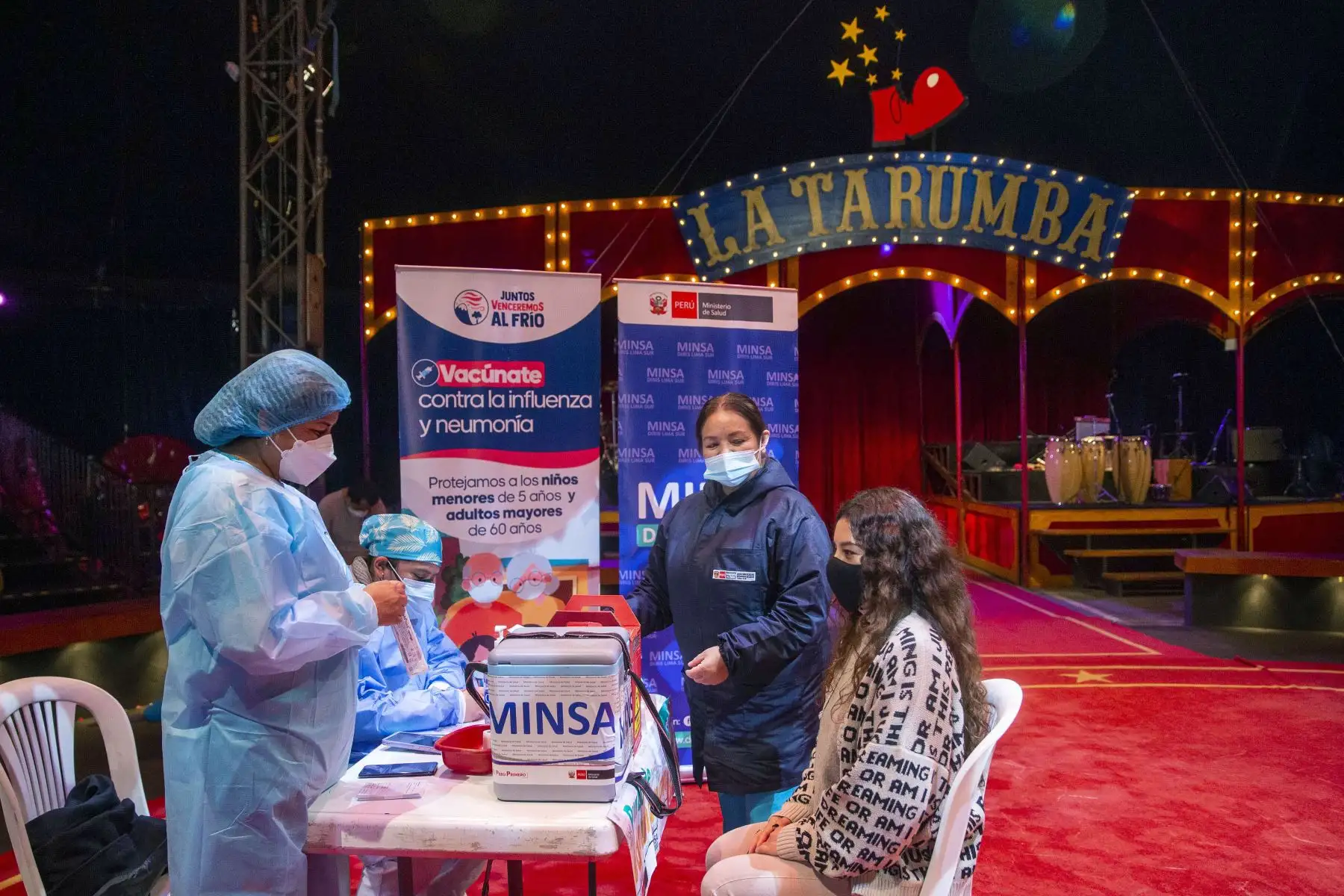 El Ministerio de Salud  y el Circo La Tarumba, unen esfuerzos para reforzar la vacunación en la población tanto contra la covid-19 como la vacunación regular, para lo cual los artistas del circo motivarán a las personas que acuden a sus funciones a que se vacunen.
Foto: ANDINA/Carla Patiño Ramírez