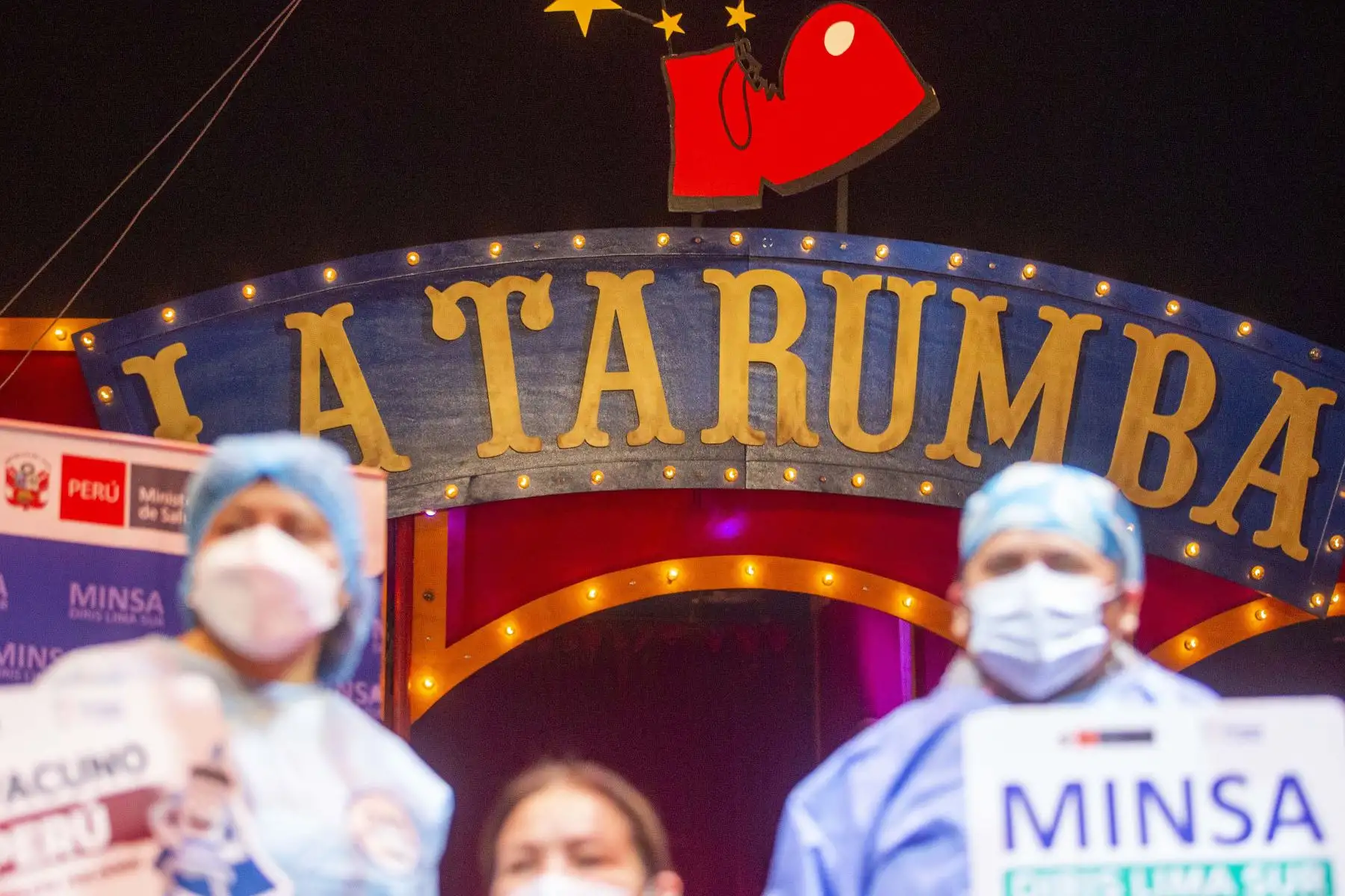 El Ministerio de Salud  y el Circo La Tarumba, unen esfuerzos para reforzar la vacunación en la población tanto contra la covid-19 como la vacunación regular, para lo cual los artistas del circo motivarán a las personas que acuden a sus funciones a que se vacunen.
Foto: ANDINA/Carla Patiño Ramírez
