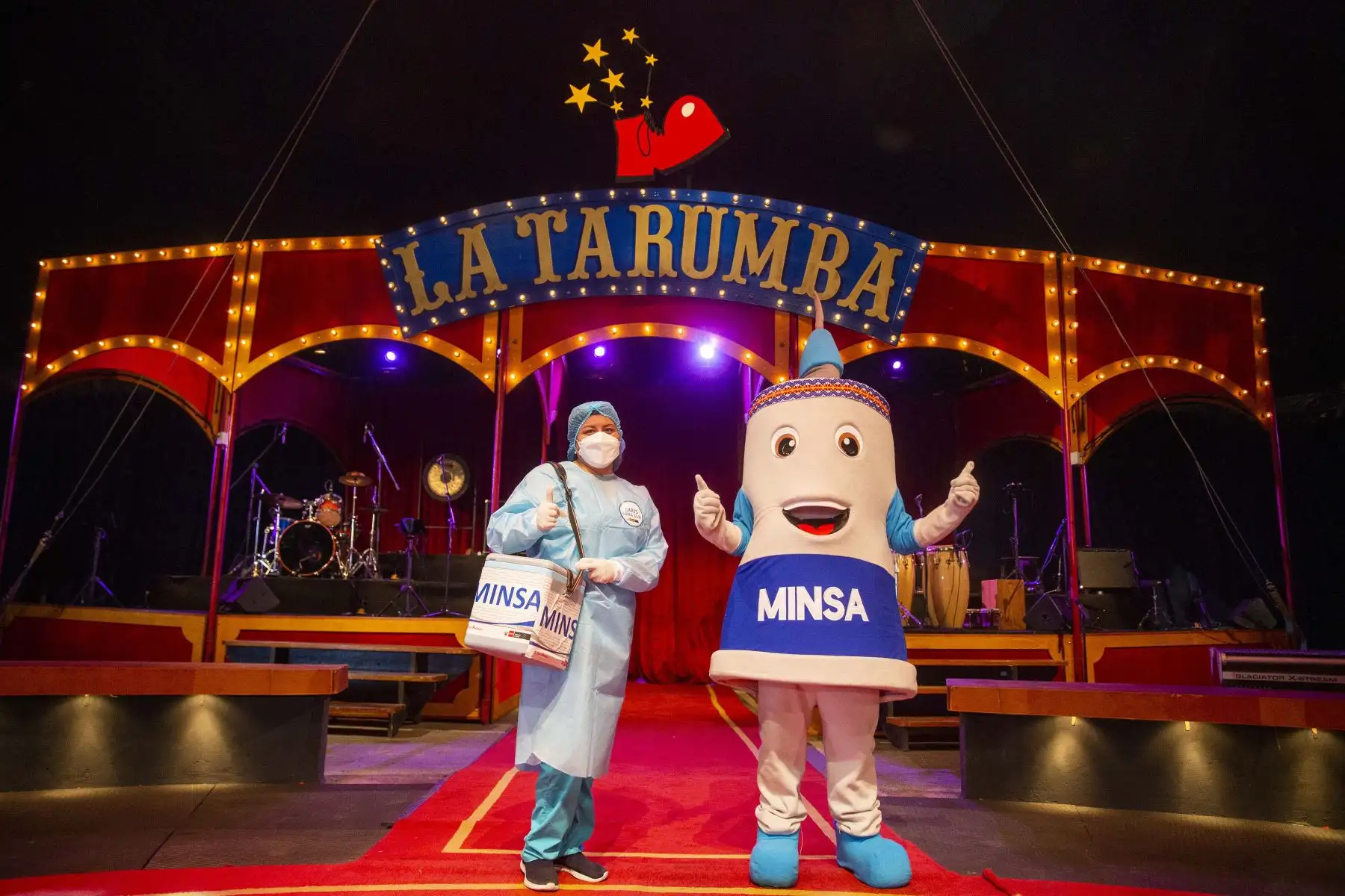 El Ministerio de Salud  y el Circo La Tarumba, unen esfuerzos para reforzar la vacunación en la población tanto contra la covid-19 como la vacunación regular, para lo cual los artistas del circo motivarán a las personas que acuden a sus funciones a que se vacunen.
Foto: ANDINA/Carla Patiño Ramírez