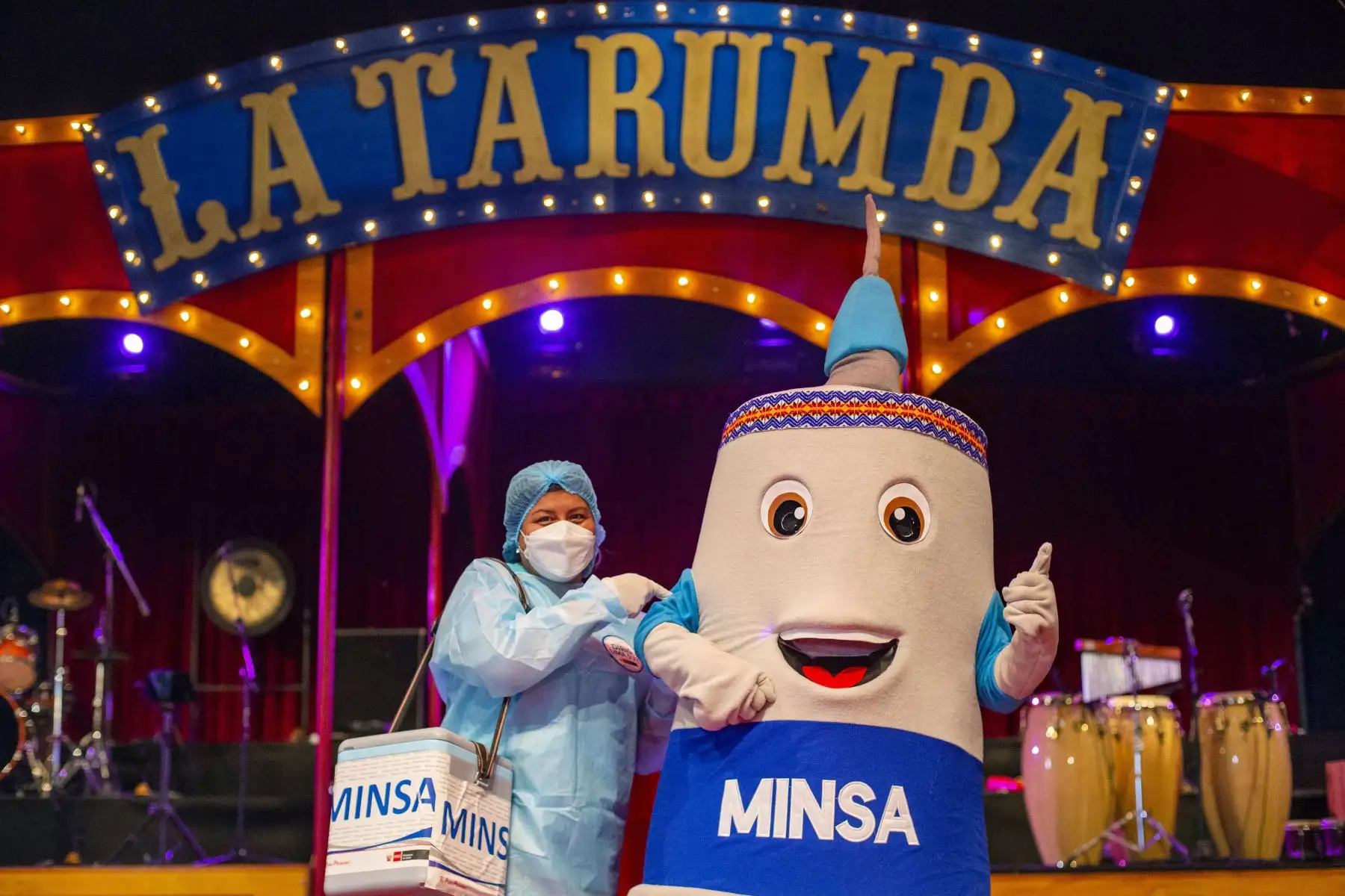 El Ministerio de Salud  y el Circo La Tarumba, unen esfuerzos para reforzar la vacunación en la población tanto contra la covid-19 como la vacunación regular, para lo cual los artistas del circo motivarán a las personas que acuden a sus funciones a que se vacunen.
Foto: ANDINA/Carla Patiño Ramírez