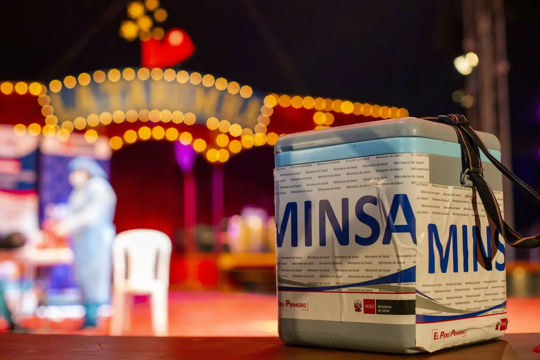 El Ministerio de Salud  y el Circo La Tarumba, unen esfuerzos para reforzar la vacunación en la población tanto contra la covid-19 como la vacunación regular, para lo cual los artistas del circo motivarán a las personas que acuden a sus funciones a que se vacunen.
Foto: ANDINA/Carla Patiño Ramírez