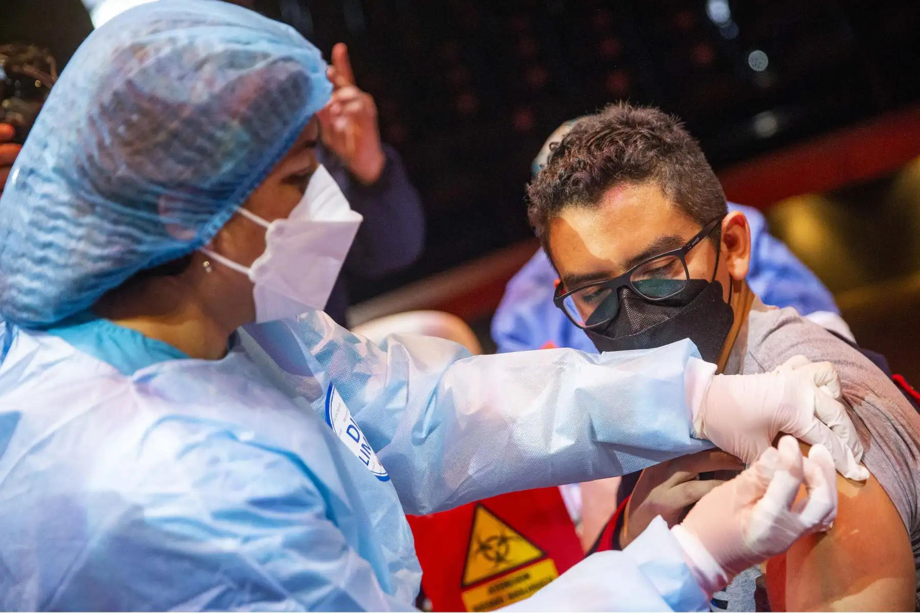 El Ministerio de Salud  y el Circo La Tarumba, unen esfuerzos para reforzar la vacunación en la población tanto contra la covid-19 como la vacunación regular, para lo cual los artistas del circo motivarán a las personas que acuden a sus funciones a que se vacunen.
Foto: ANDINA/Carla Patiño Ramírez