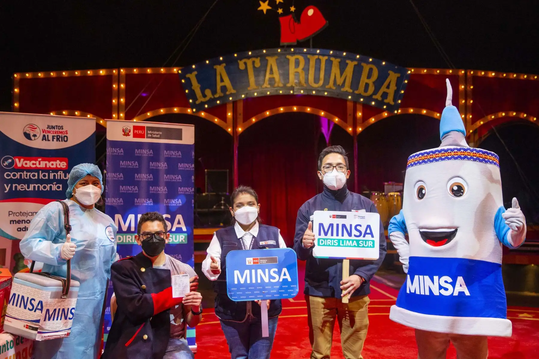El Ministerio de Salud  y el Circo La Tarumba, unen esfuerzos para reforzar la vacunación en la población tanto contra la covid-19 como la vacunación regular, para lo cual los artistas del circo motivarán a las personas que acuden a sus funciones a que se vacunen.
Foto: ANDINA/Carla Patiño Ramírez