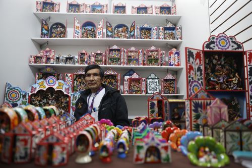 Ministro de Comercio Exterior y Turismo junto a ministras de los sectores  Cultura y  Mujer  inauguran la Feria Nacional de Artesanía "De nuestras manos" en Miraflores