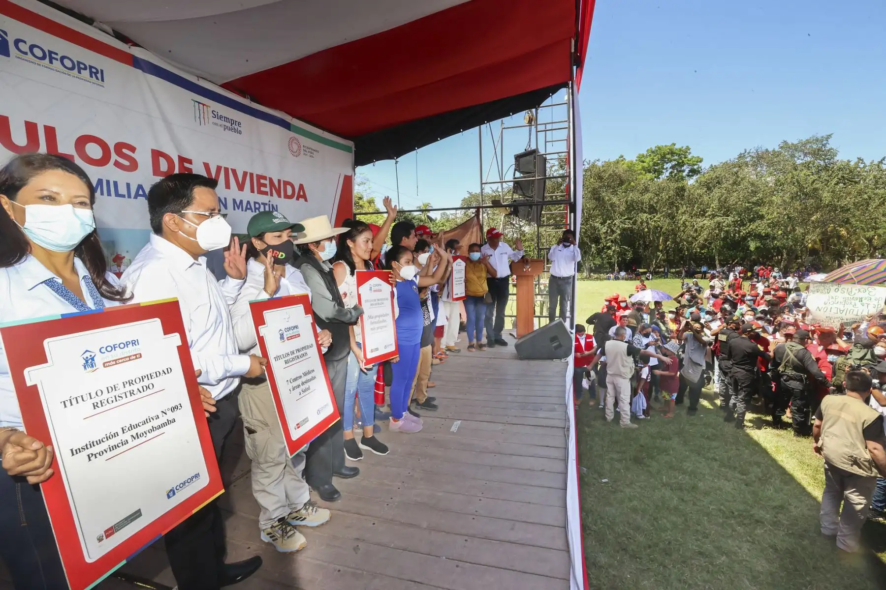 Presidente Pedro Castillo entrega más de 1200 títulos de propiedad de vivienda y equipamiento urbano en Bellavista, región San Martín.
Foto: ANDINA/Prensa Presidencia