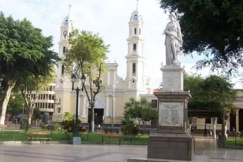 Plaza de Armas de la ciudad de Piura, que celebra el 15 de agosto su 490 aniversario de fundación española.