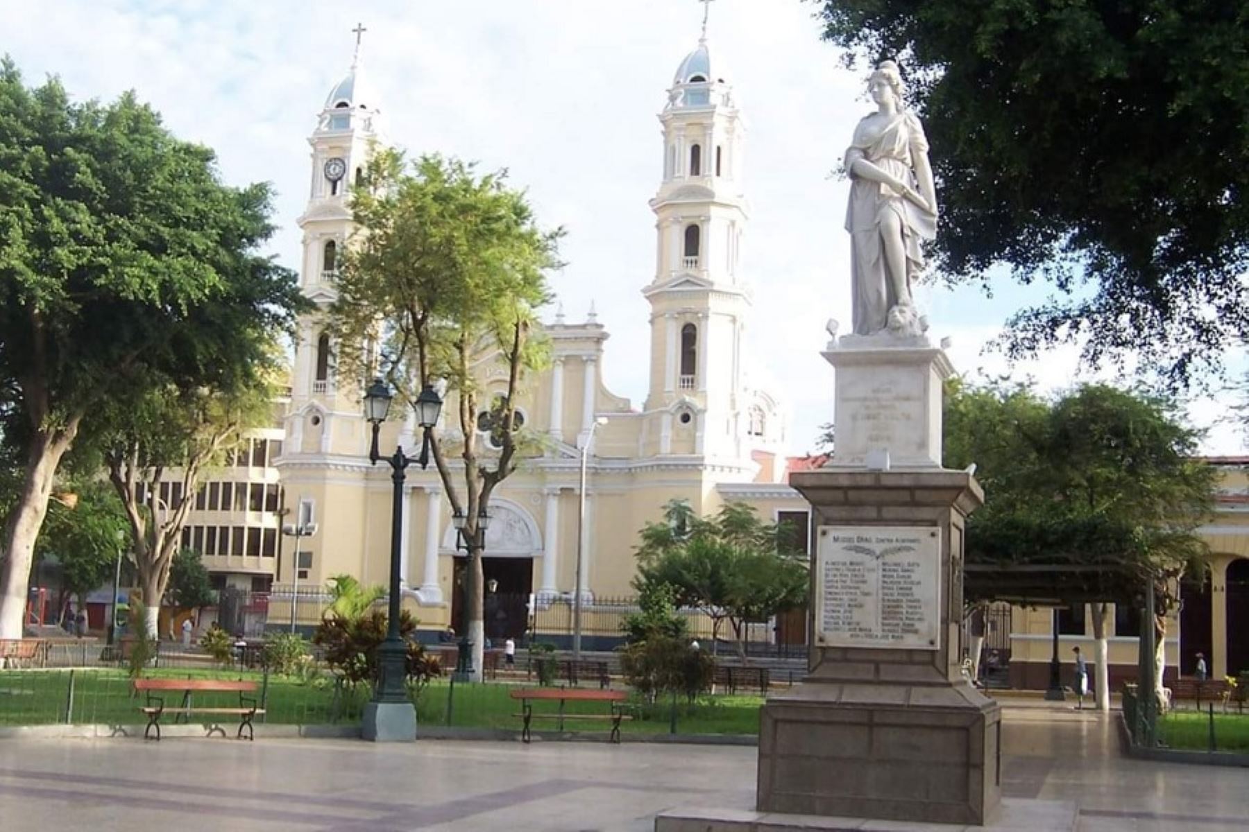 Plaza de Armas de la ciudad de Piura, que celebra el 15 de agosto su 490 aniversario de fundación española.