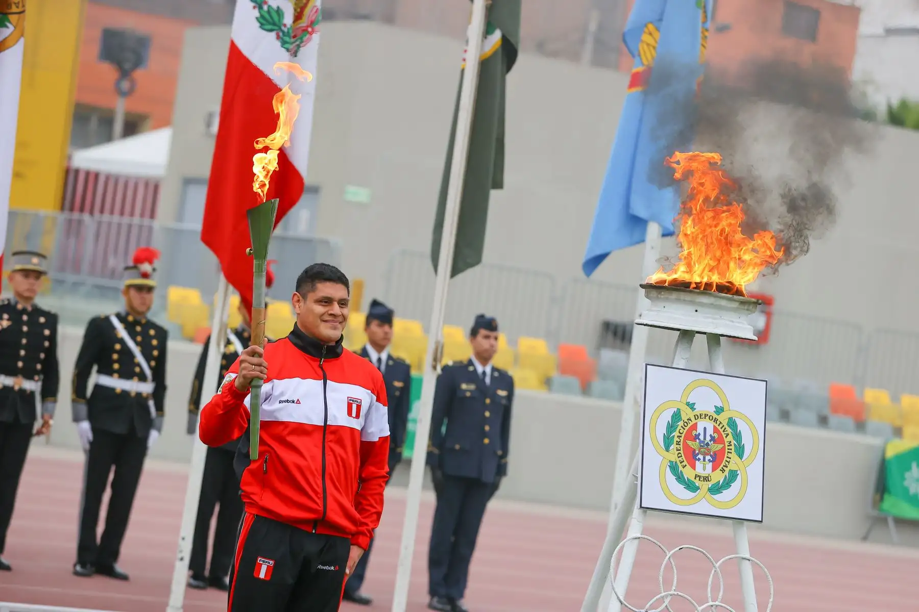 El ministro Defensa, José Luis Gavidia Arrascue, presidió la Ceremonia de Inauguración de los Juegos Deportivos Militares 2022, en el estadio de la Villa Deportiva Nacional (Videna), ubicado en el distrito de San Luis, donde participaron más de 3000 deportistas de las Fuerzas Armadas en distintas disciplinas deportivas olímpicas.
Foto: ANDINA/Andrés Valle