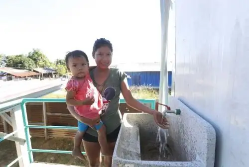 Como parte de la obra se construyeron 41 unidades básicas de saneamiento conformadas por un inodoro, una ducha, un lavamanos y un lavadero multiusos, que son abastecidos con el agua de lluvia previamente tratada.