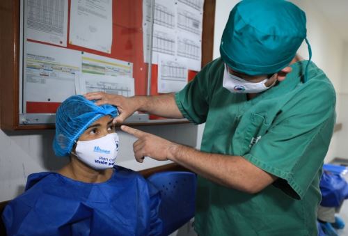 La campaña de desembalse de cirugías de cataratas "Volver a ver" de EsSalud se realiza a nivel nacional y en una primera etapa las intervenciones se desarrollan simultáneamente en seis regiones del país: Lima, Piura, Ica, Cusco, Arequipa y Pasco.