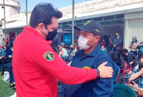 Si hablamos de una historia de resocialización, es bueno conocer a Rudy Frank Espezúa Guzmán, quien en algún momento tropezó en la vida, pero hoy es un ejemplo material que la rehabilitación si existe y es posible cuando hay ganas y compromiso, ahora como trabajador del Inpe.