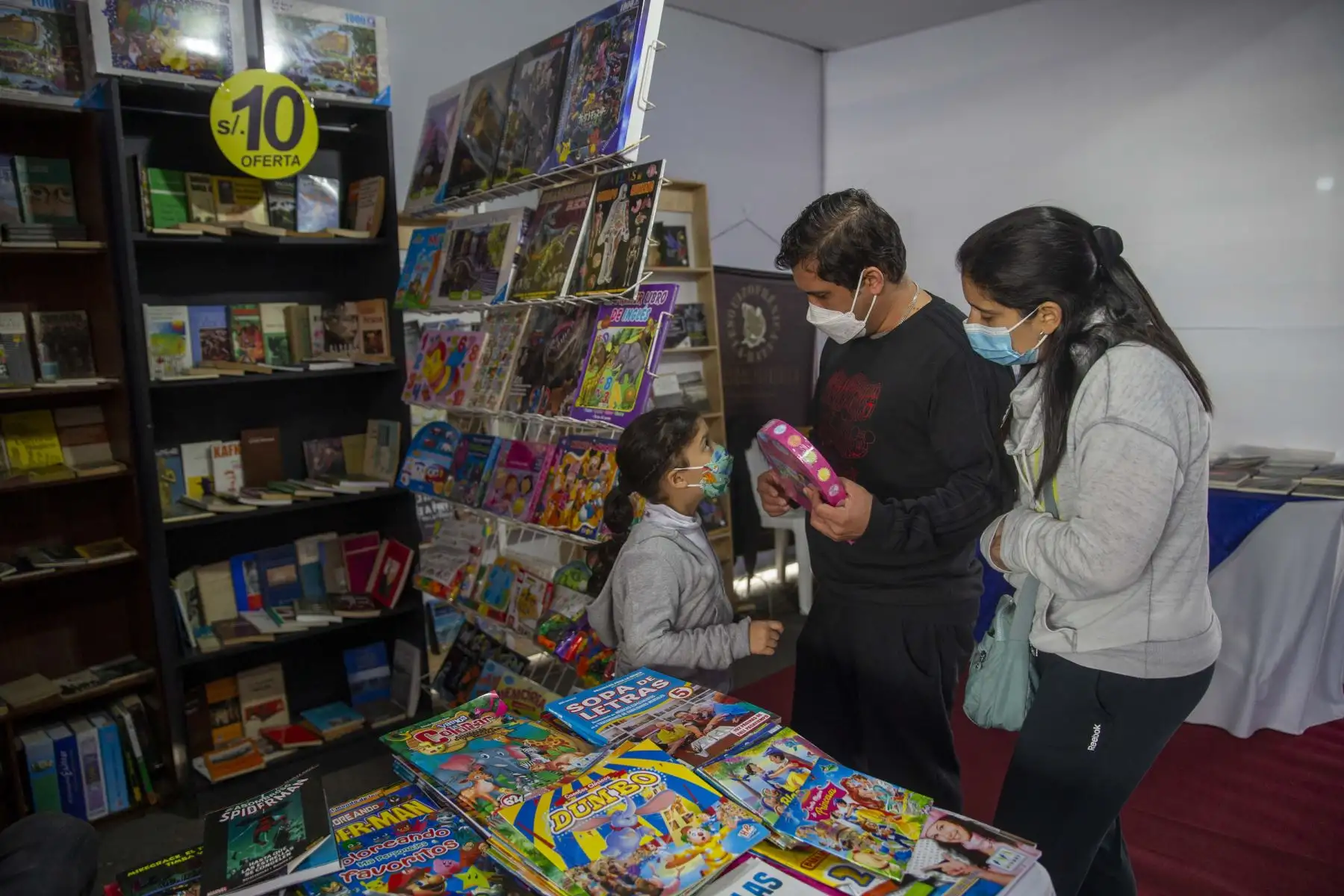 Inició la 4ta Feria del Libro Bellavista 2022 donde el público pudo apreciar los libros más sonados en la literatura actual de Perú y Colombia. Foto: ANDINA/Carla Patiño