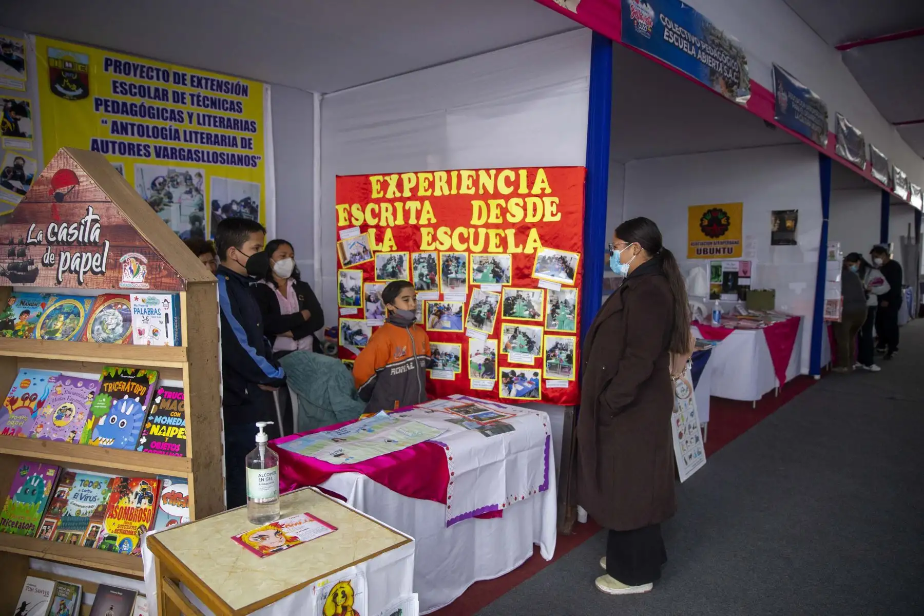 Inició la 4ta Feria del Libro Bellavista 2022 donde el público pudo apreciar los libros más sonados en la literatura actual de Perú y Colombia. Foto: ANDINA/Carla Patiño
