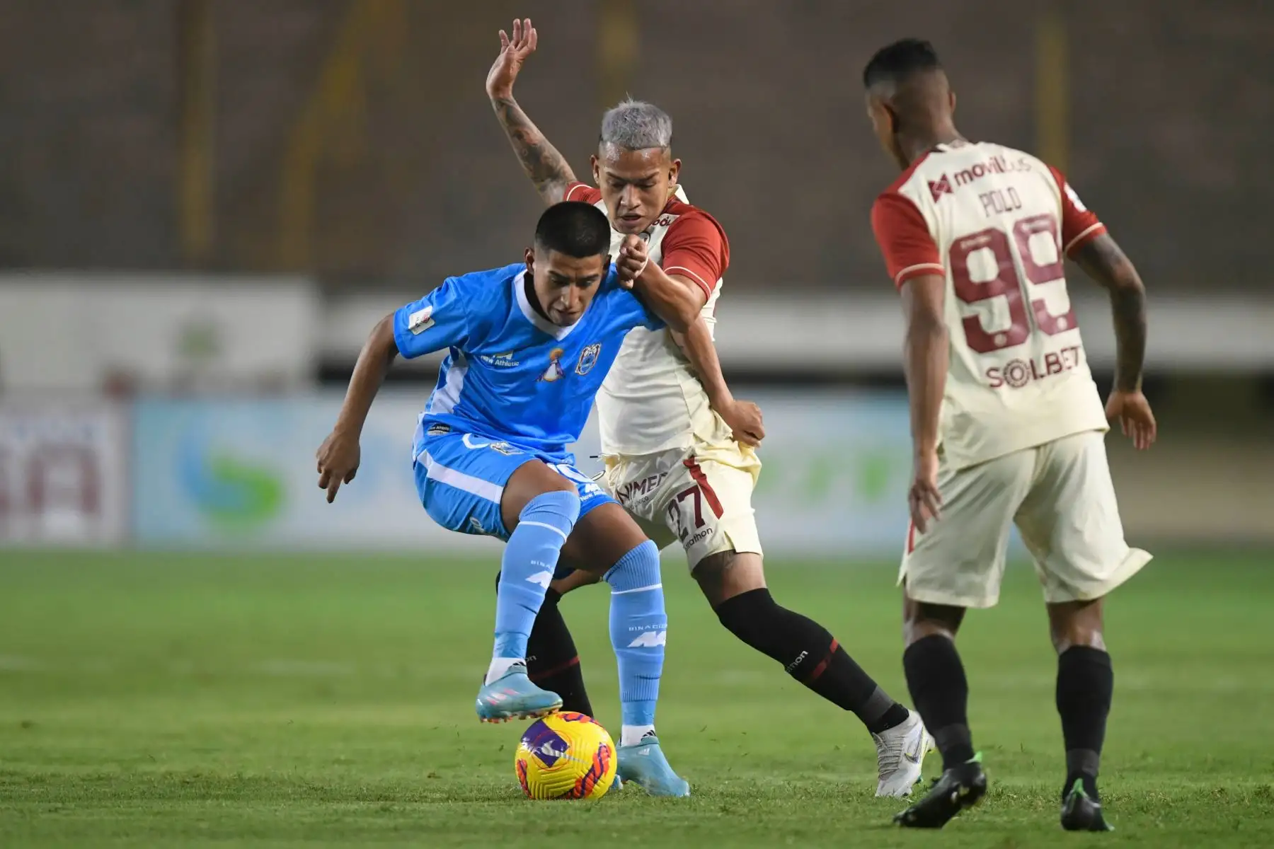 Universitario enfrenta a Binacional por la fecha 7 del Torneo Clausura de la Liga 1, en el Estadio Monumental. Foto: Liga 1