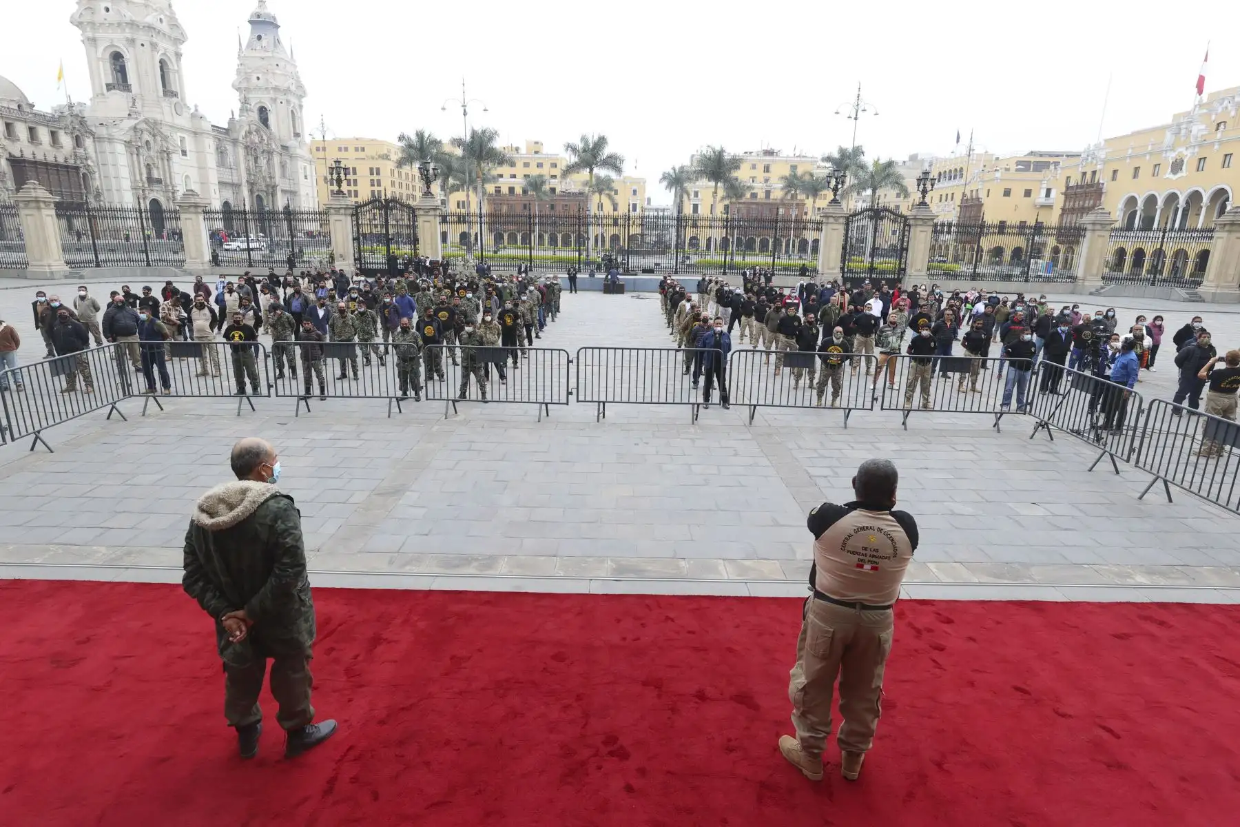 El presidente de la República, Pedro Castillo, se reunió esta tarde con licenciados de las FF.AA. en Palacio de Gobierno. Foto: ANDINA/Prensa Presidencia