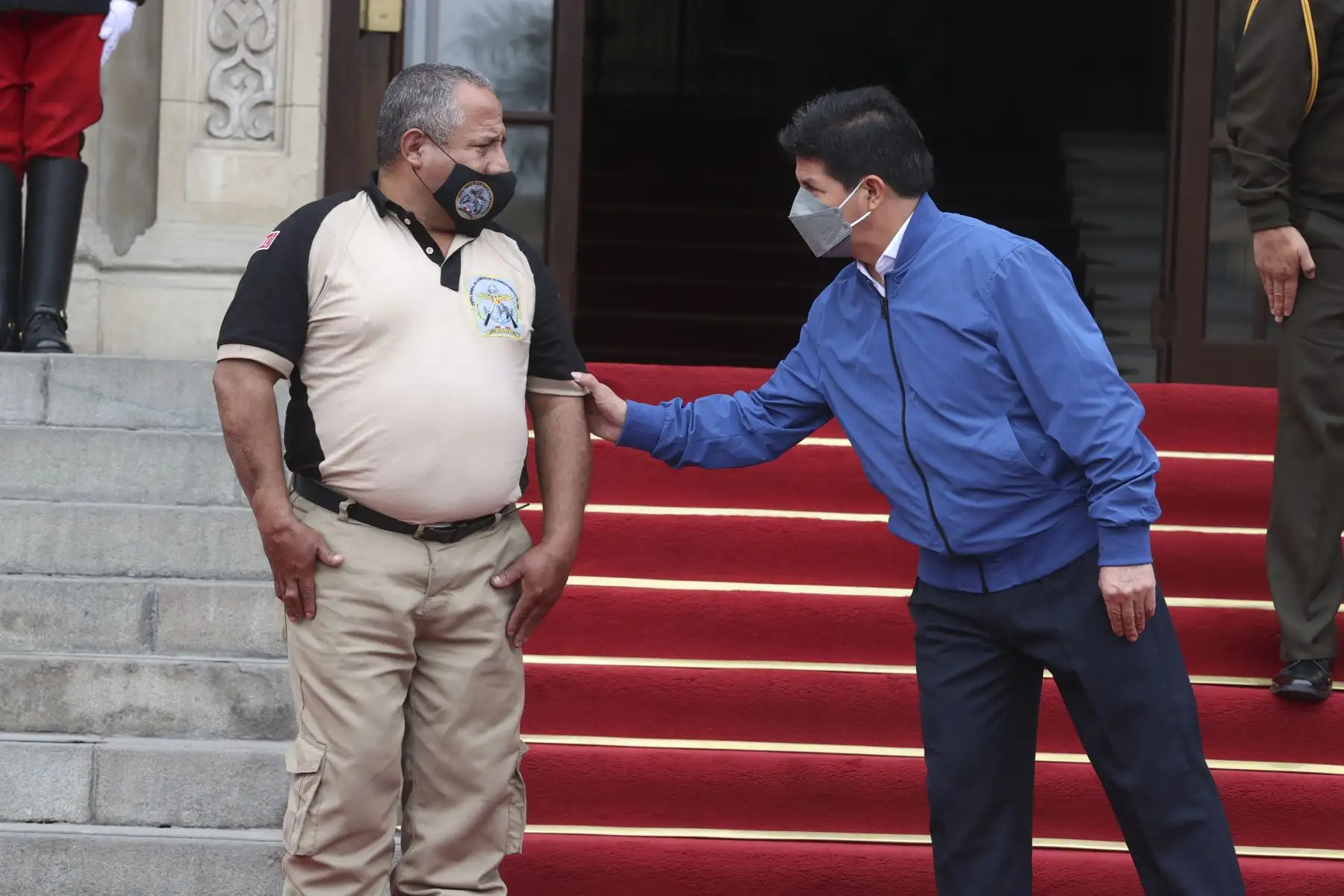 El presidente de la República, Pedro Castillo, se reunió esta tarde con licenciados de las FF.AA. en Palacio de Gobierno. Foto: ANDINA/Prensa Presidencia