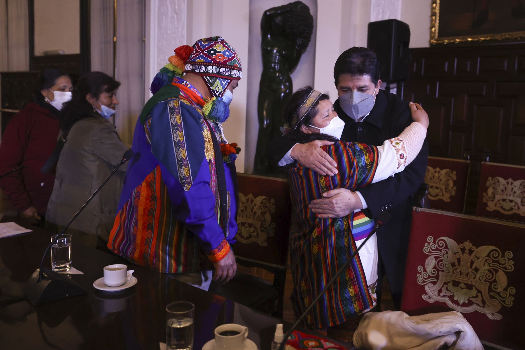 El presidente de la República, Pedro Castillo, sostuvo una reunión con líderes de pueblos originarios en Palacio de Gobierno. Foto: ANDINA/Prensa Presidencia