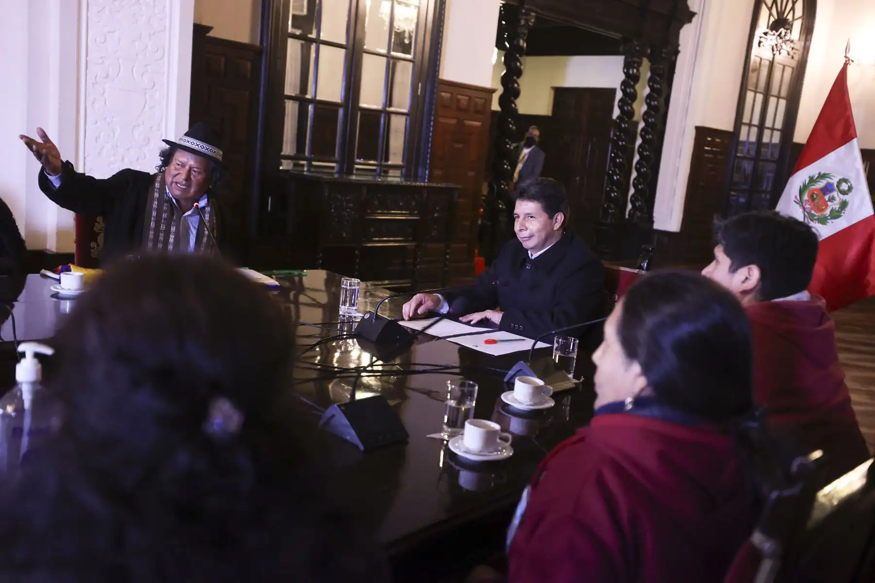 El presidente de la República, Pedro Castillo, sostuvo una reunión con líderes de pueblos originarios en Palacio de Gobierno. Foto: ANDINA/Prensa Presidencia