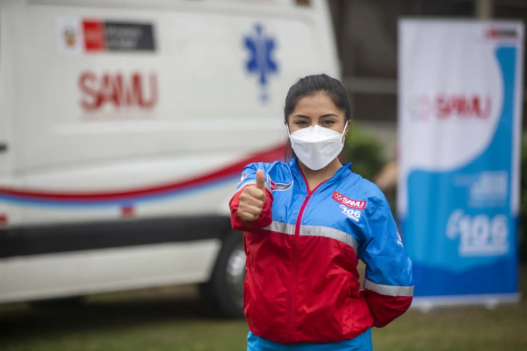 El Ministerio de Salud  a través del Sistema de Atención Móvil de Urgencia (SAMU), brinda recomendaciones  de primeros auxilios.
Se muestra como  debería reaccionar la ciudadanía en casos de caídas, fracturas, quemaduras o hemorragias y también dieron un ejemplo de reanimación cardiopulmonar (RCP).
Foto: ANDINA/Carla Patiño Ramírez