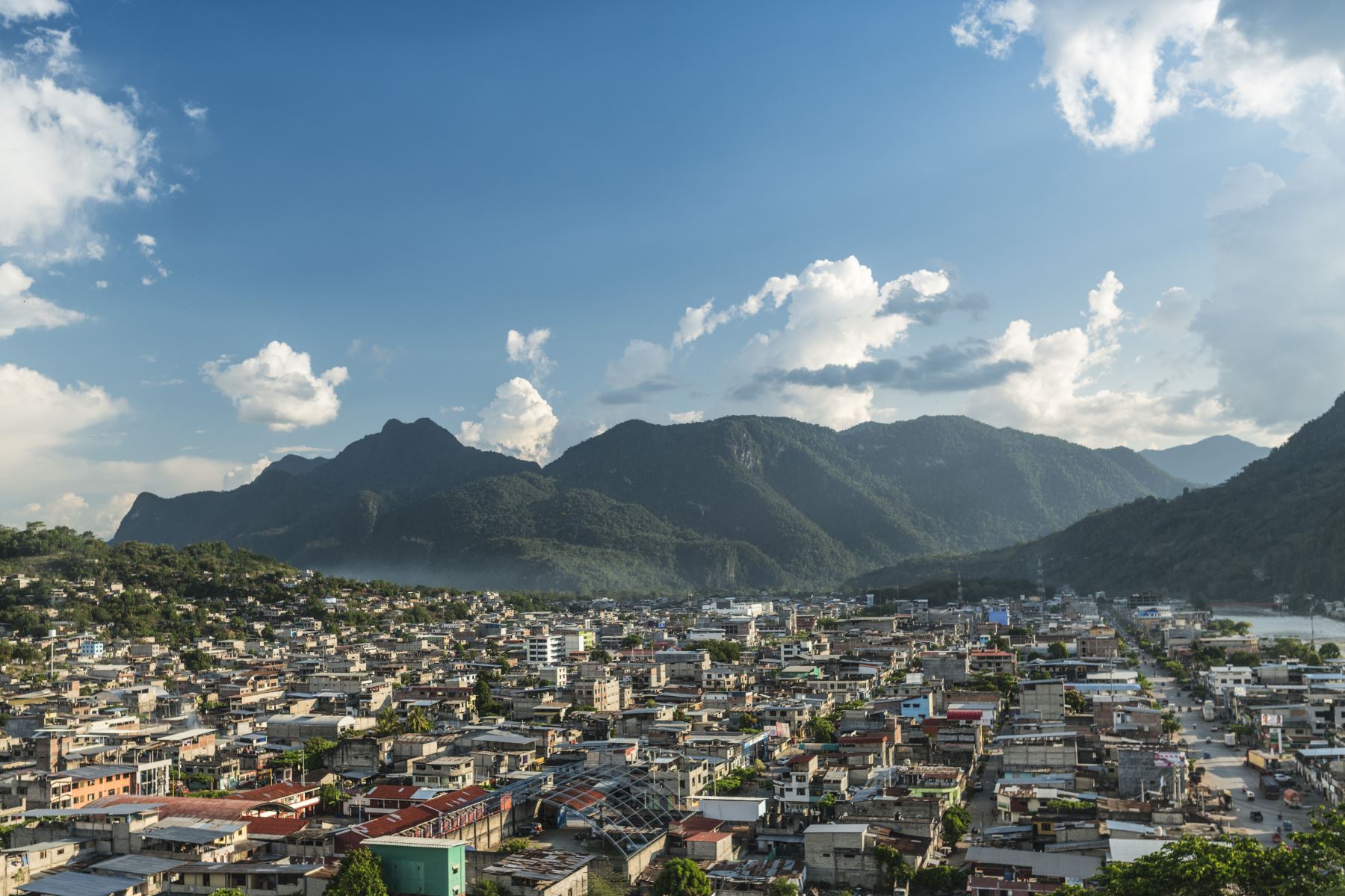Ciudad de Tingo María con vista de La Bella Durmiente, en la región Huánuco.
Foto: PROMPERU