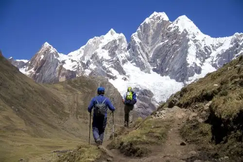 El Perú destaca no solo por sus ingentes atractivos turísticos ubicados a lo largo y ancho de su territorio, sino también por las rutas terrestres de acceso a estos seductores lugares, las cuales componen un prodigioso escenario que estimula la práctica del excursionismo, llamado también senderismo o trekking. ANDINA/Difusión