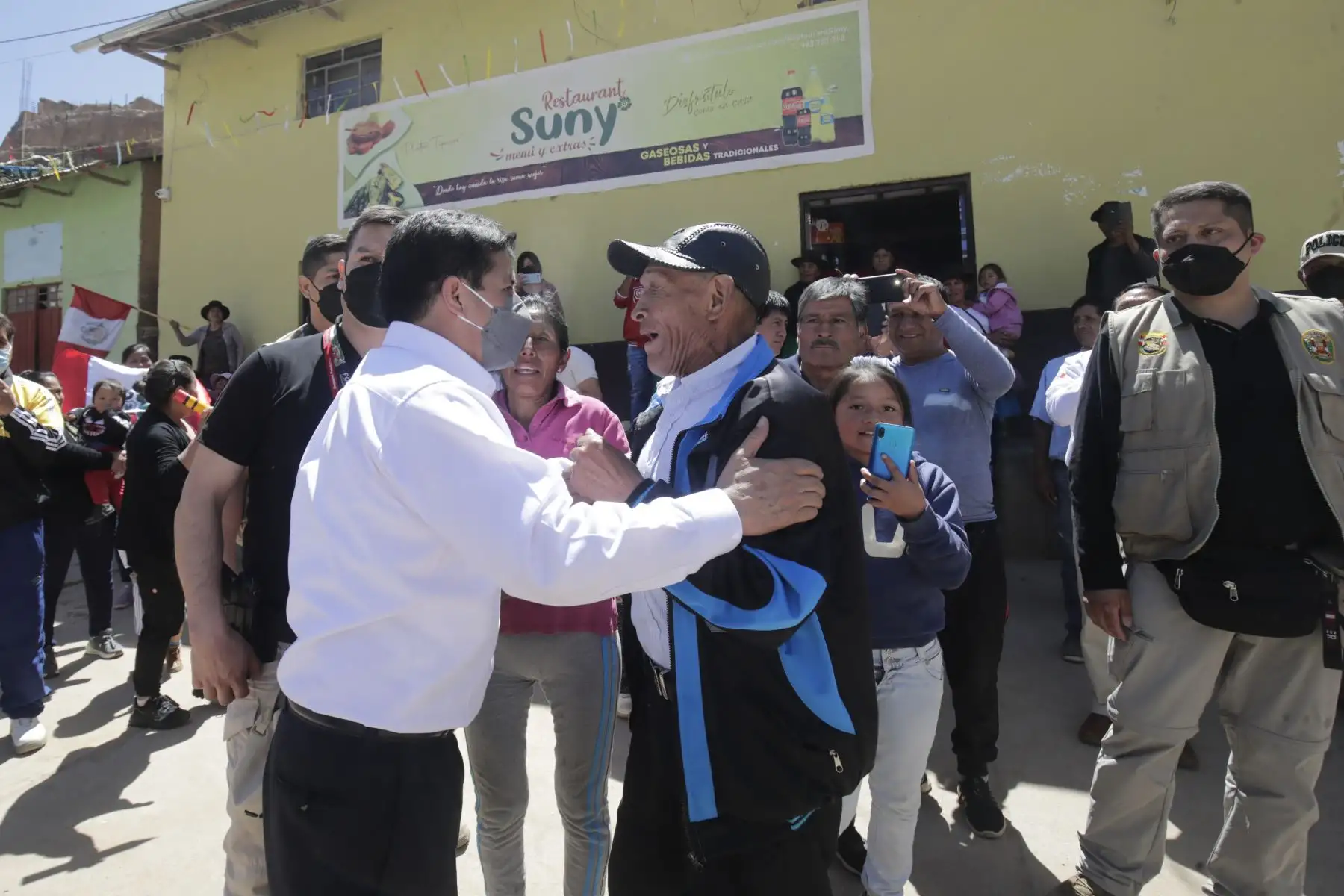 El presidente de la República, Pedro Castillo, inspecciona obras de pistas, veredas y una losa deportiva en el distrito de Margos, en Huánuco. Foto: ANDINA/Prensa Presidencia