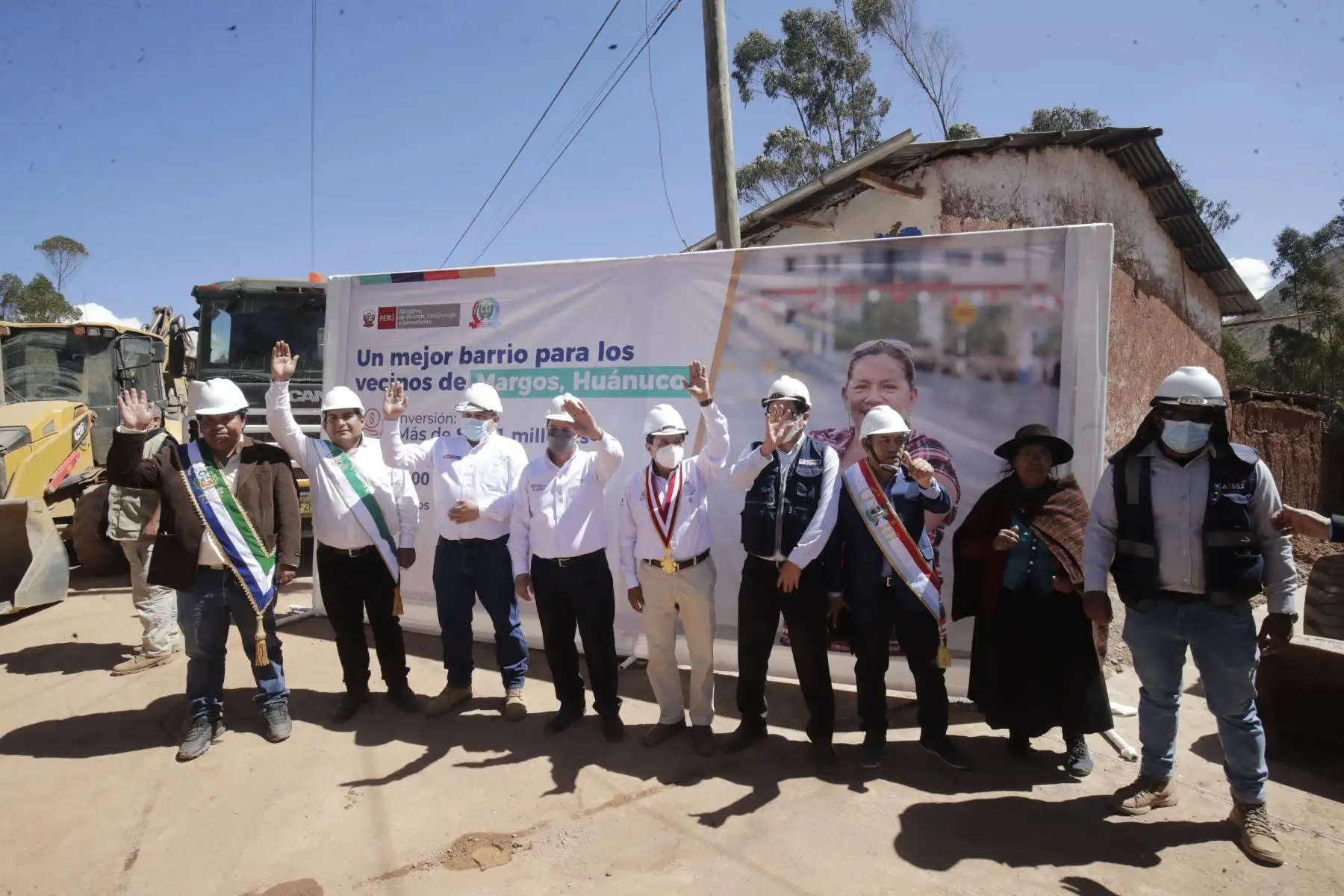 El presidente de la República, Pedro Castillo, inspecciona obras de pistas, veredas y una losa deportiva en el distrito de Margos, en Huánuco. Foto: ANDINA/Prensa Presidencia