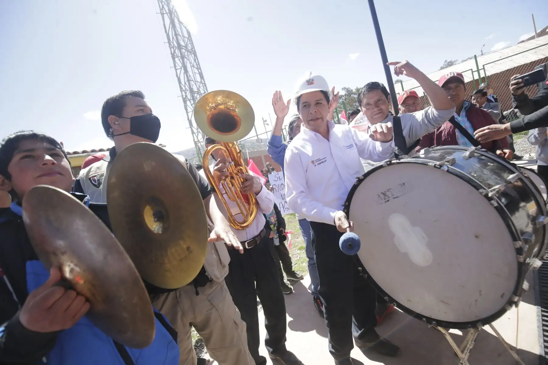 El presidente de la República, Pedro Castillo, inspecciona obras de pistas, veredas y una losa deportiva en el distrito de Margos, en Huánuco. Foto: ANDINA/Prensa Presidencia