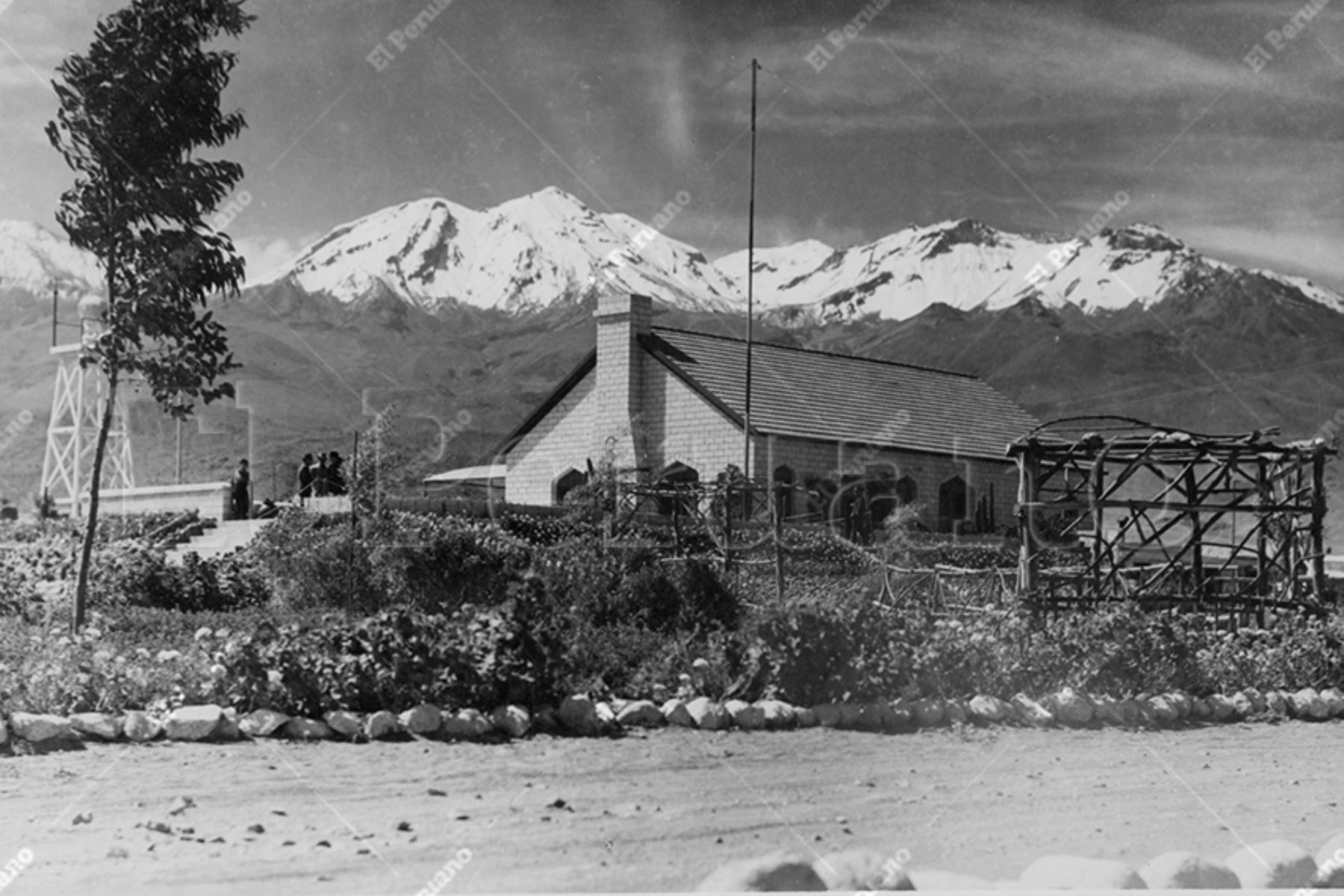 Arequipa - sin fecha / Nevado Chachani y la estación del aeropuerto de Arequipa. 
Foto: ANDINA/ Archivo