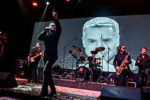 Patricio Suárez-Vértiz ofreció show que contó con un homenaje a Diego Bertie.