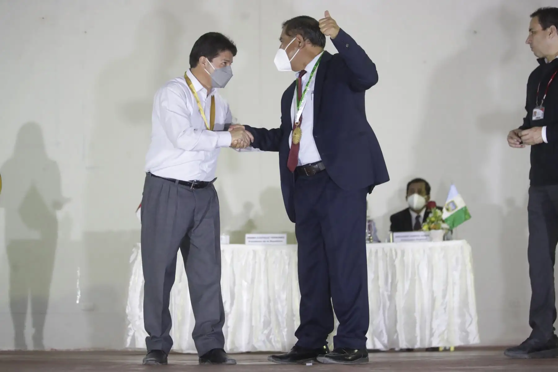 Presidente de la República, Pedro Castillo es condecorado como visitante ilustre de Sechura.
Foto: ANDINA/Prensa Presidencia