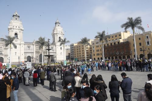 Se inicia simulacro nacional multipeligro con participación de la población en la Plaza de Armas de Lima