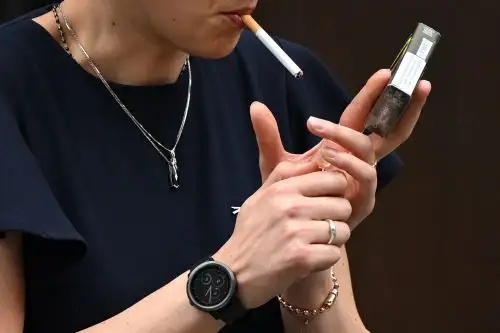 El consumo de tabaco es el principal factor de riesgo para enfermedades cardiovasculares y respiratorias crónicas, la diabetes y el cáncer. Foto: AFP